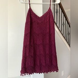 BURGUNDY LACE MINI DRESS